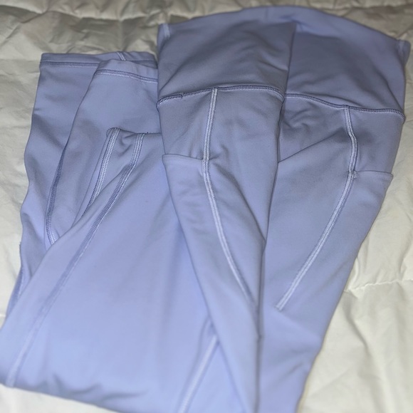 Lululemon Size 8 Yoga Pants: Stay Comfy and Stylish in Vibrant Violet - Picture 9 of 12
